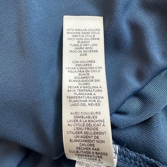 Easywear by Chico's Size 1/US 8/M Slinky Asymmetrical Work Travel Side slit Top - Picture 14 of 16